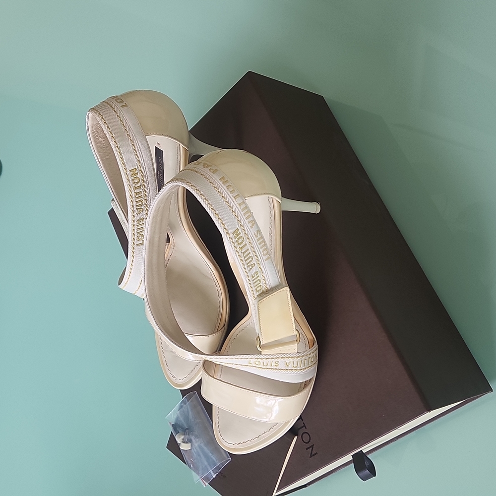 Louis Vuitton sandals. Size 37.5. Ivory color. - Picture 3 of 12